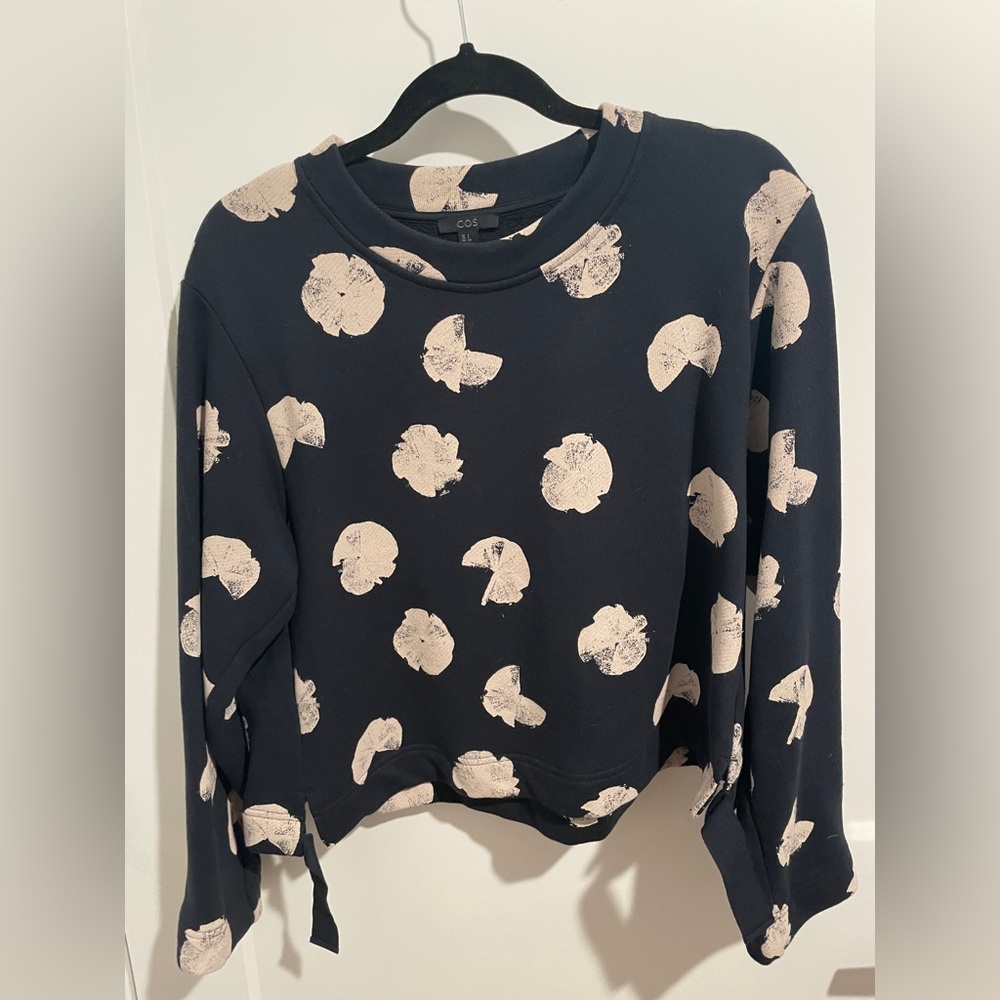 COS frotté sweatshirt in navy w white print. Size small